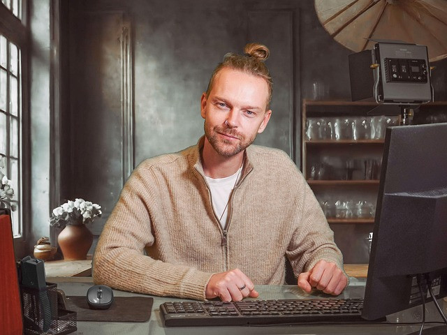How Online Businesses Work: Clear Guide to Digital Products, Services, and Platform Models