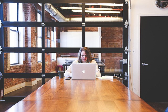 Startup vs Traditional Business: Practical Structural and Growth Differences