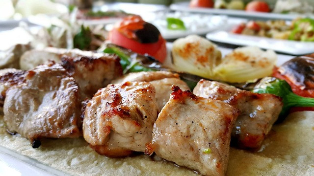 How to Choose a Digital Menu Maker for Cloud Kitchens and Delivery
