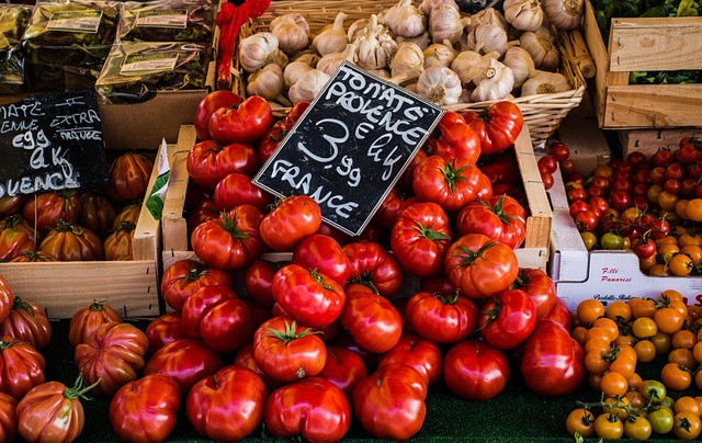 Global vs Local Online Income: How to Choose the Best Market Reach