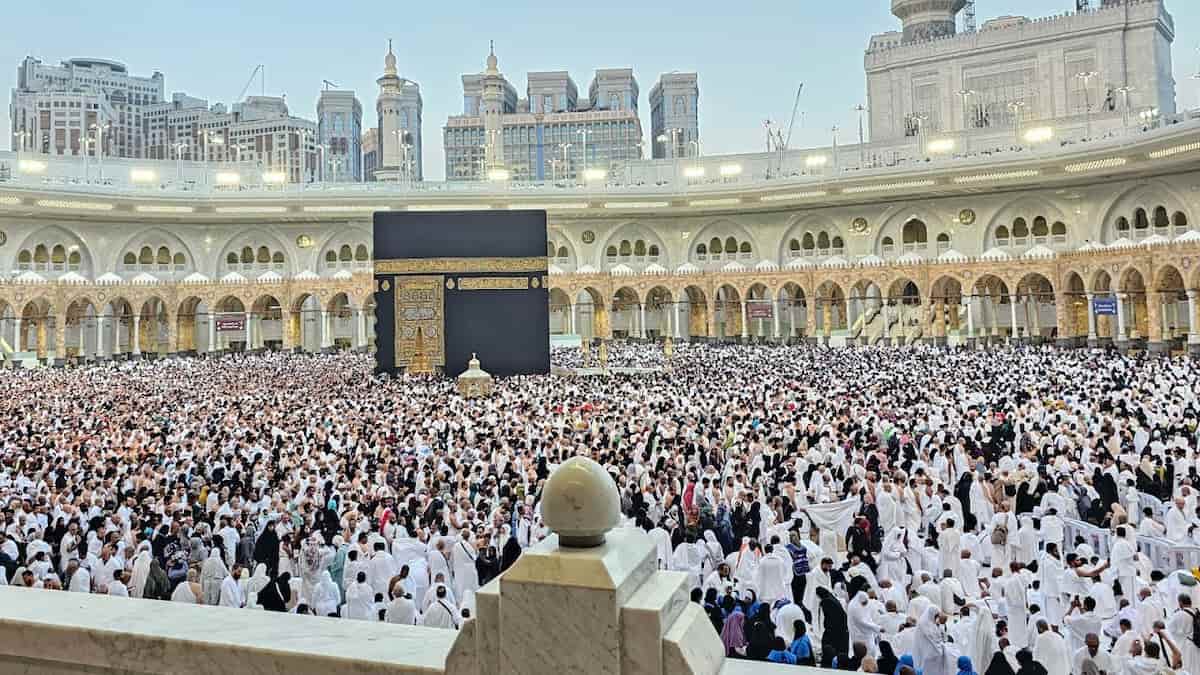 Top Benefits of Choosing Trusted Umrah Travel Agency Guides