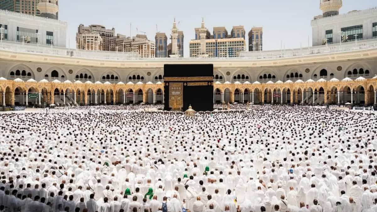 Which Luxury Umrah Packages Include VIP Hotel and Transport