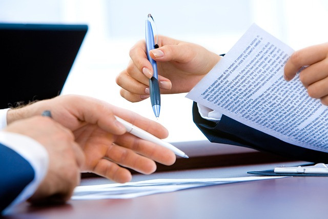 Practical Guide to Using an AI Contract Generator for Employment and HR Contracts