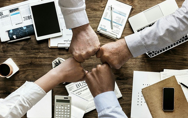 Choosing the Right Fleet Management Tool for Logistics and Delivery Companies